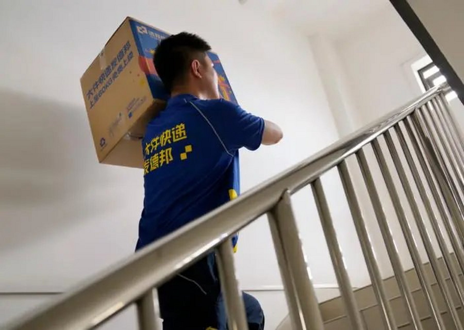 诚兔邦下单寄快递，全国5元AI自动比价上门取件.jpg